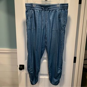 Khakis & Company. XL Classic Apparel light wash. Jeans. Capris. Cinched ankles.